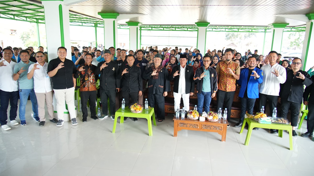 Bupati KDS Serahkan Kartu BPJS Ketenagakerjaan untuk 94 OKP dan PK KNPI Se-Kabupaten Bandung